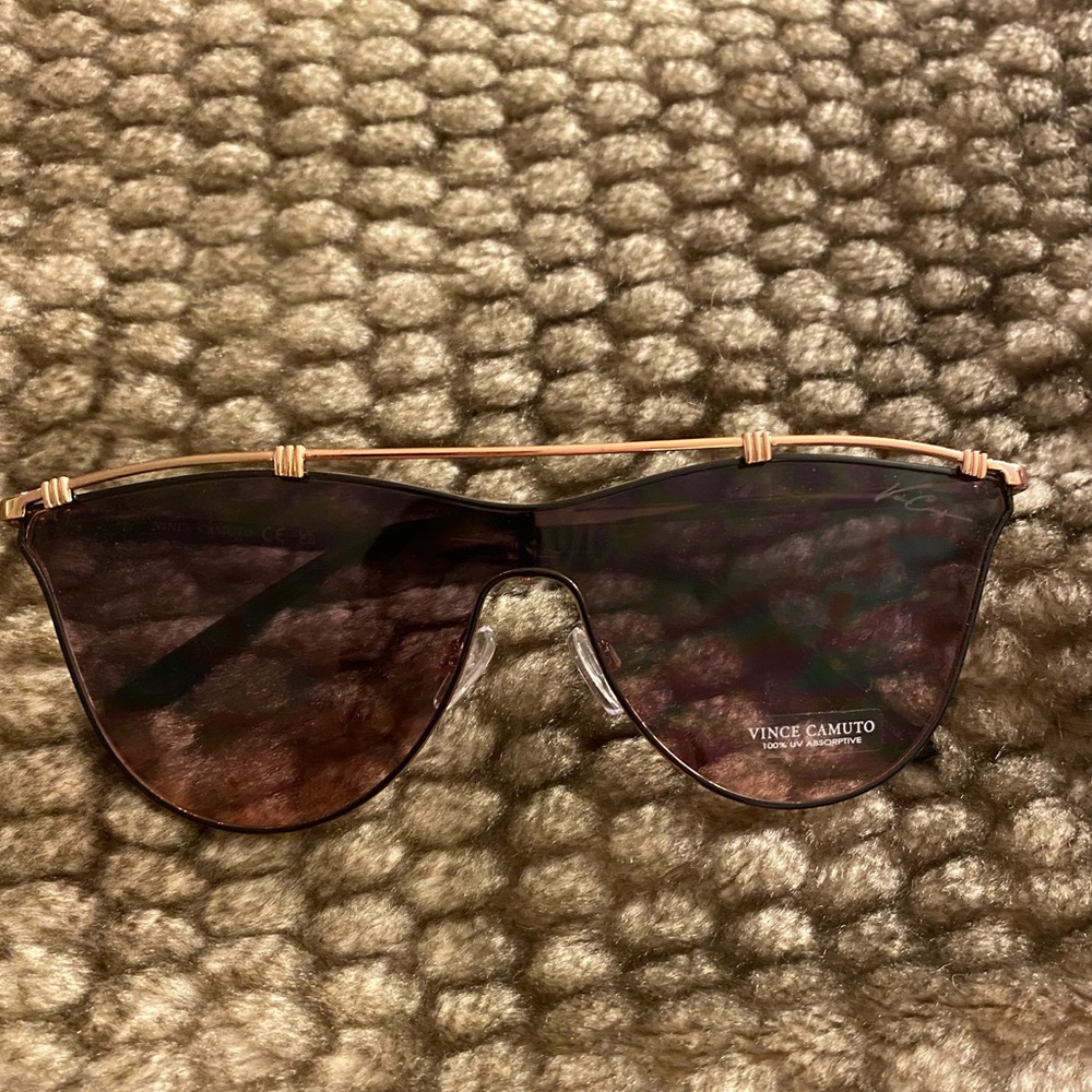 BRAND NEW Vince Camuto sunglasses 😍
